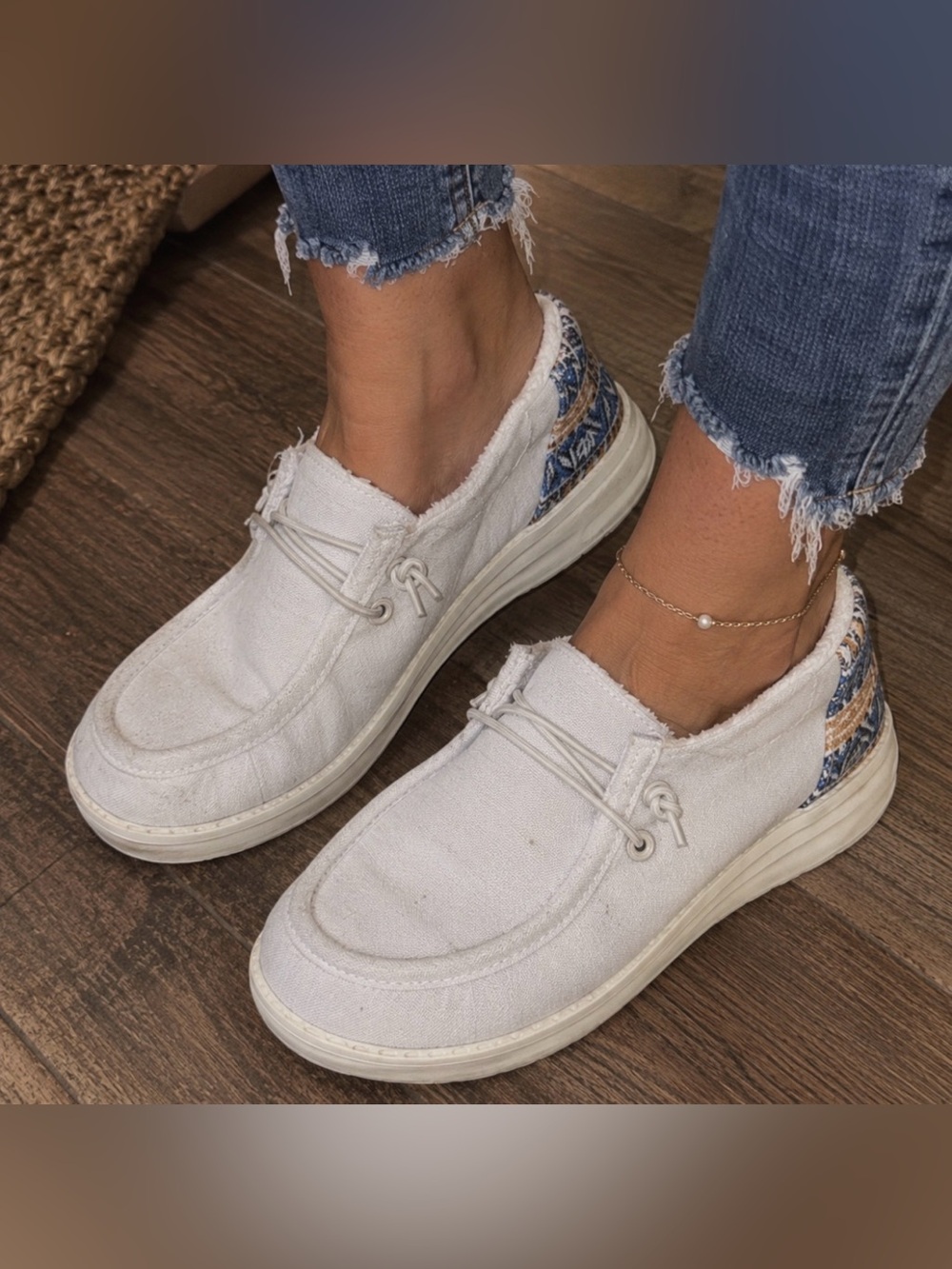 Women's STQ White Slip-On Canvas with Blue Accent Fur Fall Shoes size 7